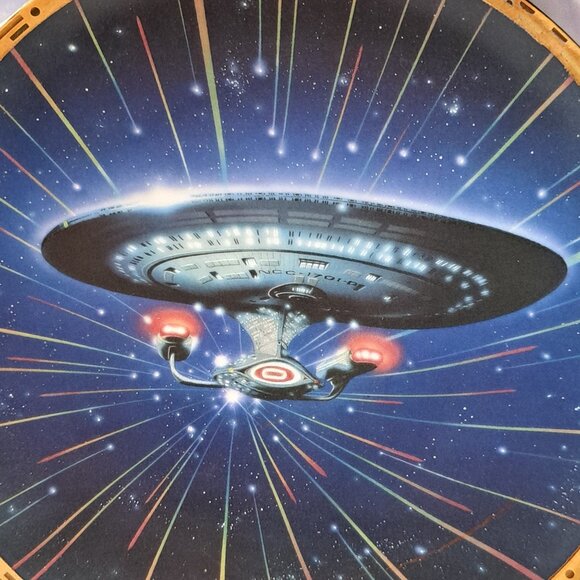 Star Trek The Voyagers Plate - U.S.S Enterprise NCC-1701-D Plate - Picture 8 of 9
